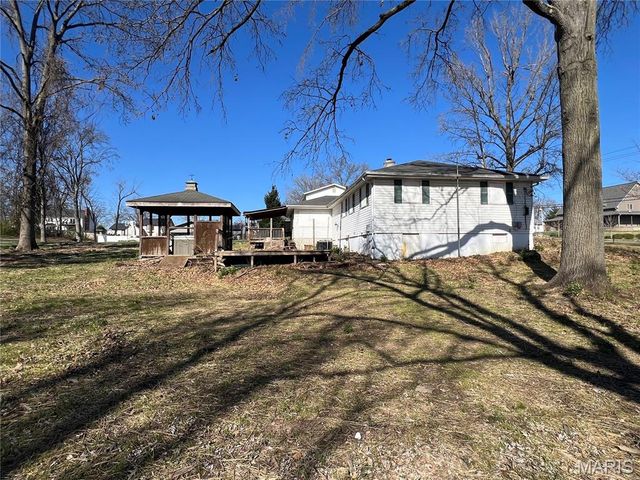 2806 Yaeger Road, St Louis, MO 63129