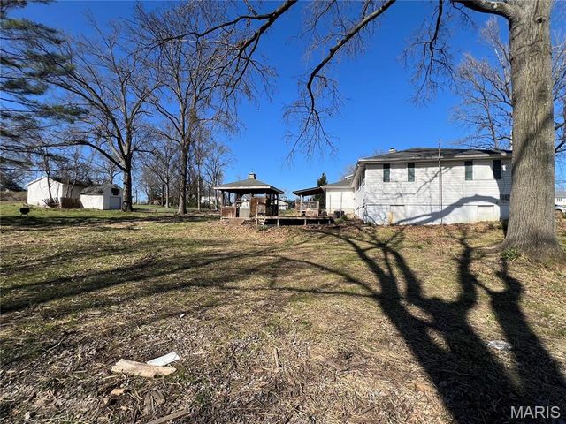 2806 Yaeger Road, St Louis, MO 63129