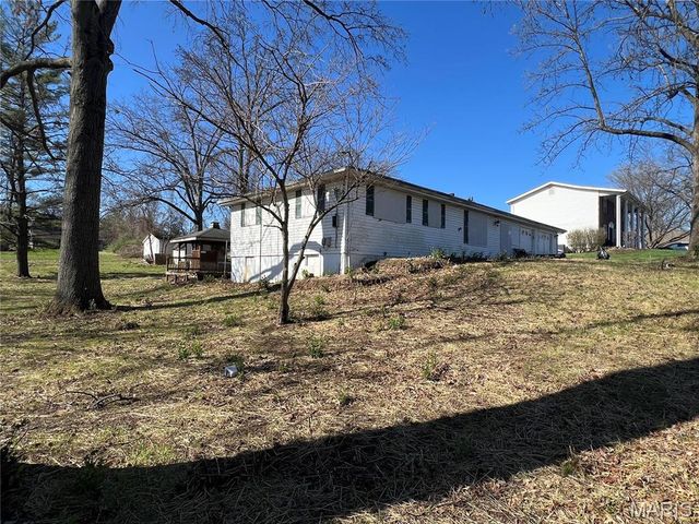 2806 Yaeger Road, St Louis, MO 63129