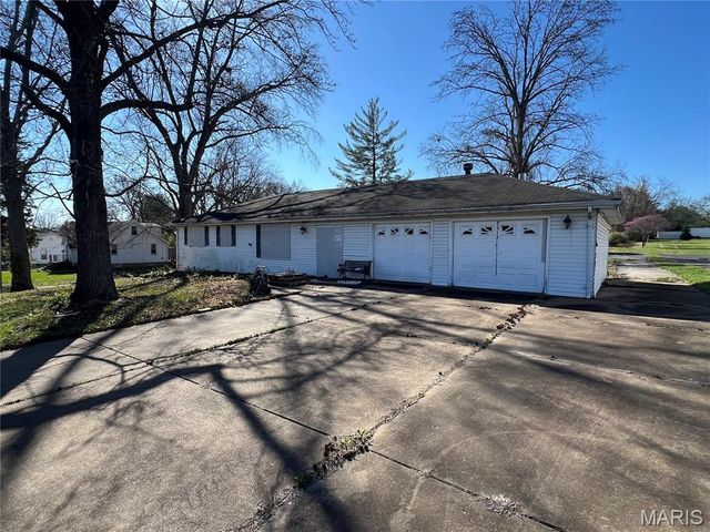 2806 Yaeger Road, St Louis, MO 63129