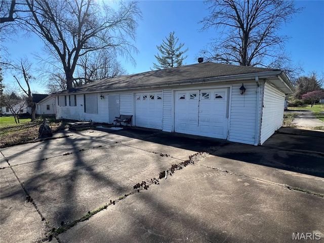 2806 Yaeger Road, St Louis, MO 63129