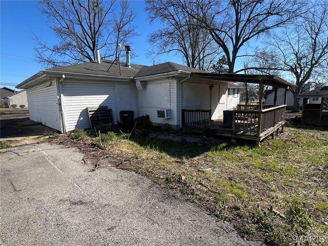 2806 Yaeger Road, St Louis, MO 63129
