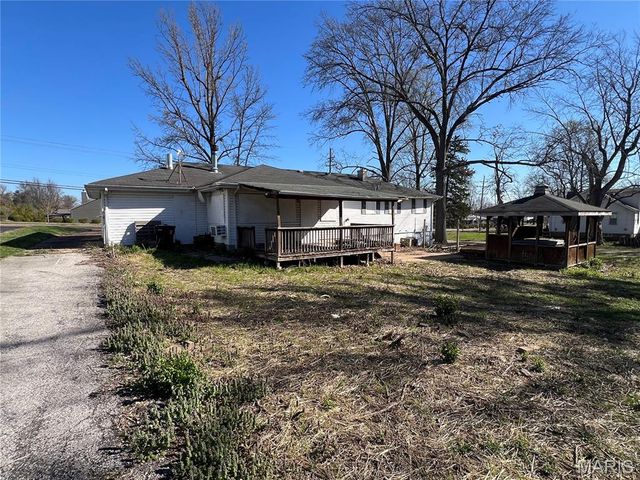 2806 Yaeger Road, St Louis, MO 63129
