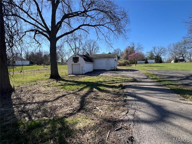 2806 Yaeger Road, St Louis, MO 63129
