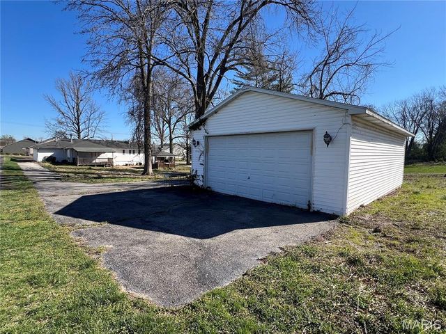 2806 Yaeger Road, St Louis, MO 63129