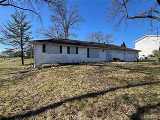 2806 Yaeger Road, St Louis, MO 63129