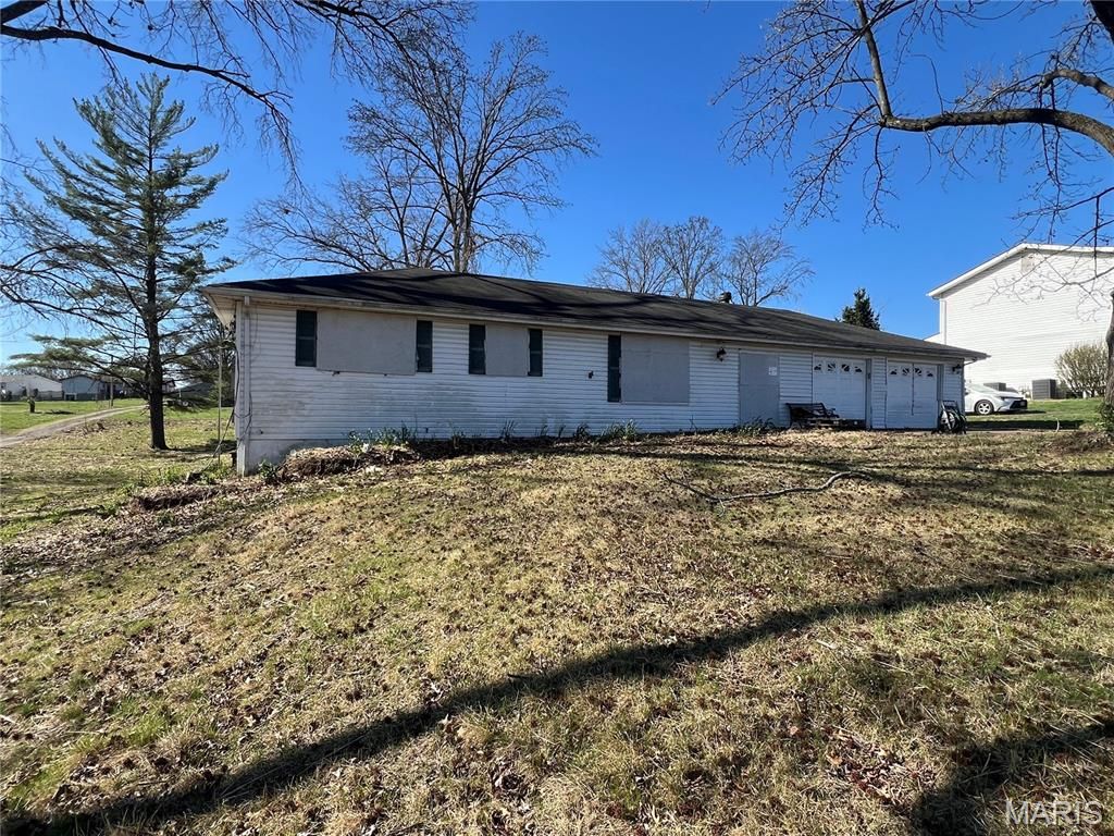 2806 Yaeger Road, St Louis, MO 63129