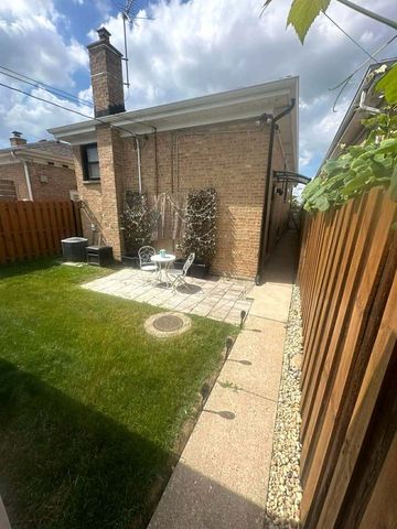 7303 W Montrose Avenue, Norridge, IL 60706