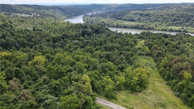 88 LOW HILL RD, Centerville, PA 15417