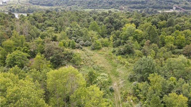 88 LOW HILL RD, Centerville, PA 15417