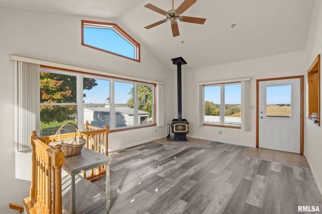 1324 13TH Avenue N, Clinton, IA 52732