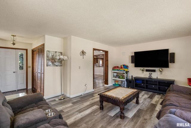 1324 13TH Avenue N, Clinton, IA 52732