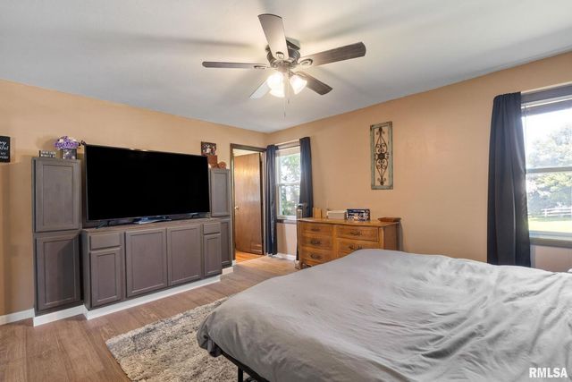 1324 13TH Avenue N, Clinton, IA 52732