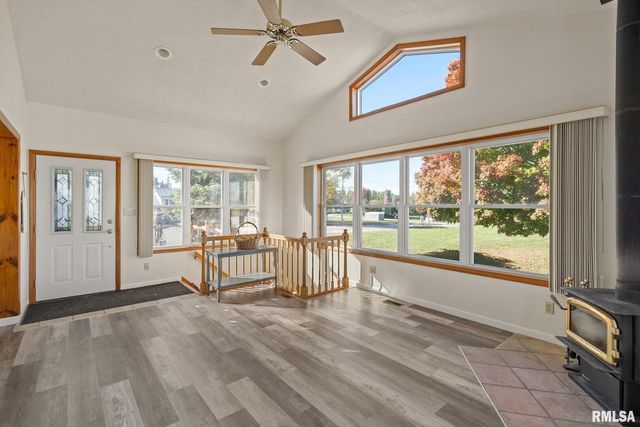 1324 13TH Avenue N, Clinton, IA 52732