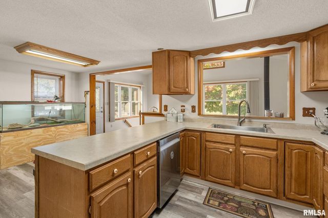 1324 13TH Avenue N, Clinton, IA 52732