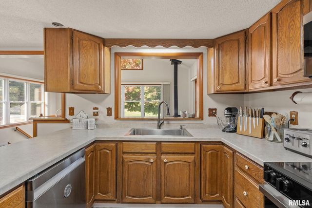 1324 13TH Avenue N, Clinton, IA 52732