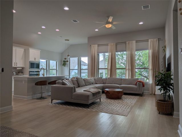 125 WHISTLING WILLOW DR, Georgetown, TX 78628