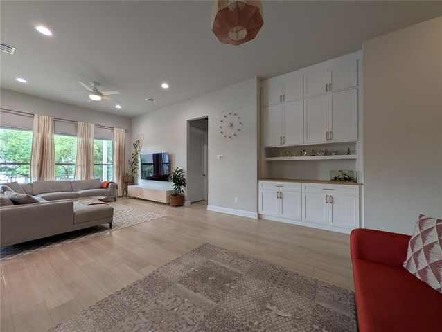 125 WHISTLING WILLOW DR, Georgetown, TX 78628