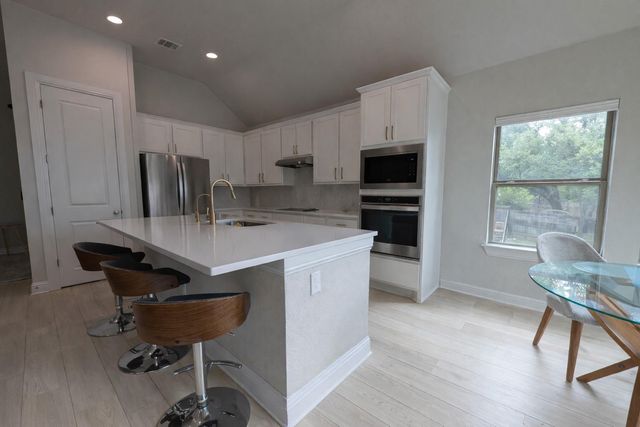 125 WHISTLING WILLOW DR, Georgetown, TX 78628