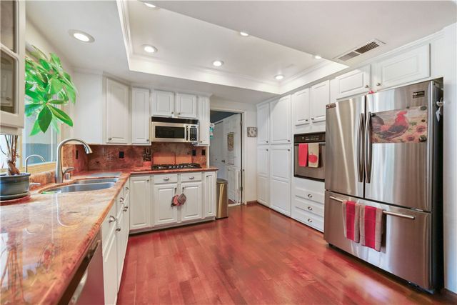 642 Via Zapata, Riverside, CA 92507