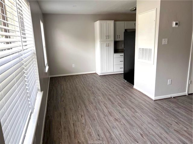 619 West Ridge Dr, College Station, TX 77845