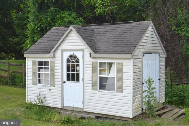 46 MOUNTAIN SPRING RD, Blandon, PA 19510