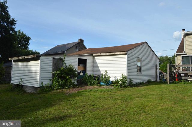 46 MOUNTAIN SPRING RD, Blandon, PA 19510