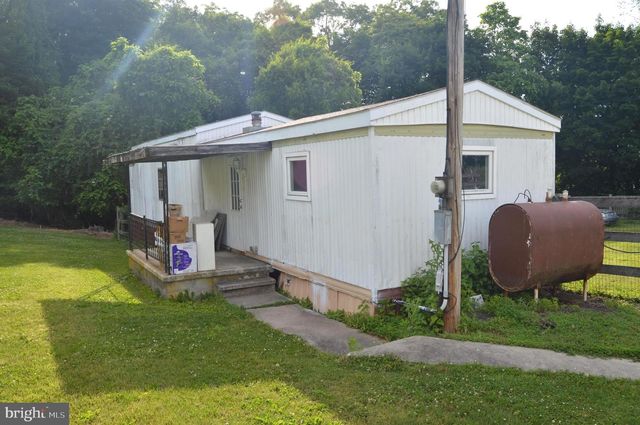 46 MOUNTAIN SPRING RD, Blandon, PA 19510