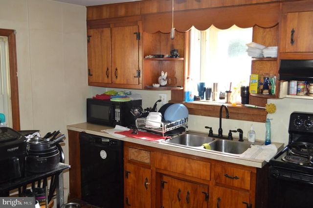 46 MOUNTAIN SPRING RD, Blandon, PA 19510
