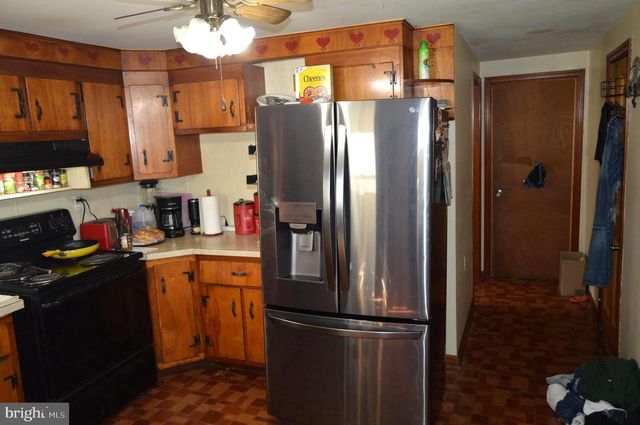 46 MOUNTAIN SPRING RD, Blandon, PA 19510