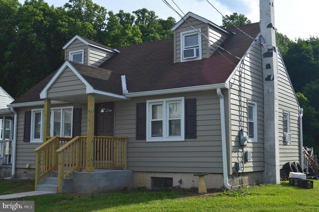 46 MOUNTAIN SPRING RD, Blandon, PA 19510