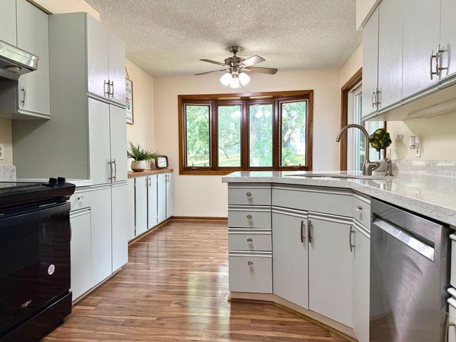 7 Crusader Avenue E D, West Saint Paul, MN 55118