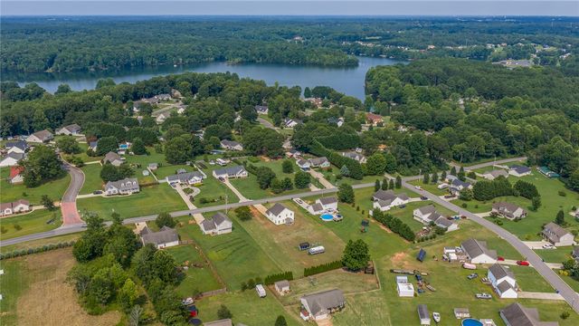 258 Gibbs Road, Wellford, SC 29385