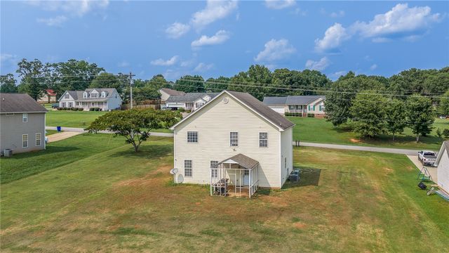 258 Gibbs Road, Wellford, SC 29385