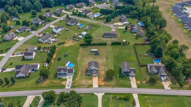 258 Gibbs Road, Wellford, SC 29385