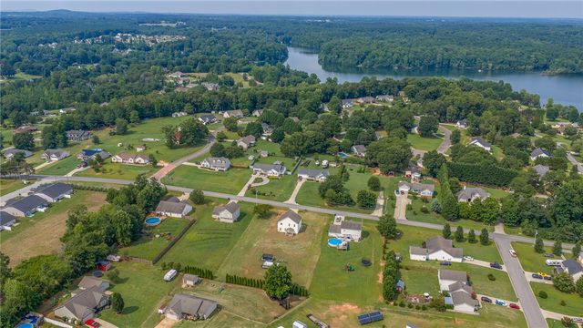 258 Gibbs Road, Wellford, SC 29385