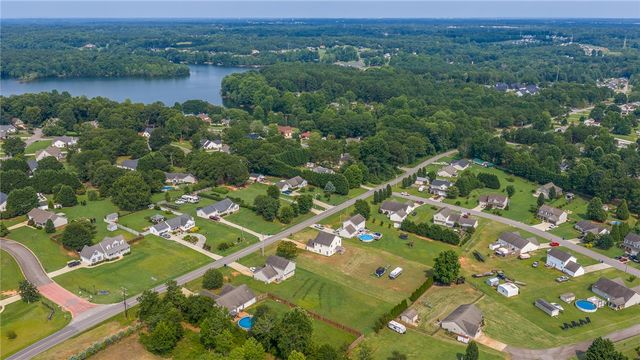 258 Gibbs Road, Wellford, SC 29385