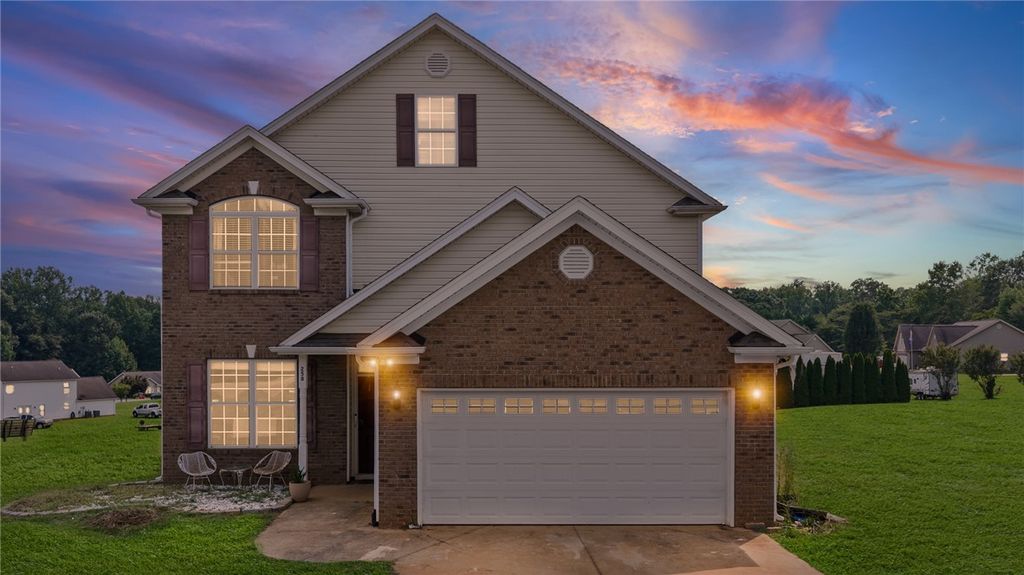 258 Gibbs Road, Wellford, SC 29385