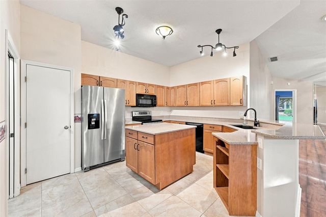 2401 NANTUCKET GLEN PLACE 11, Sun City Center, FL 33573