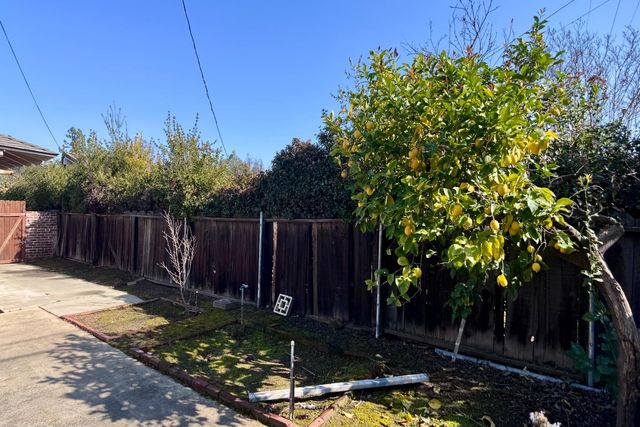 1765 W Barstow Avenue, Fresno, CA 93711