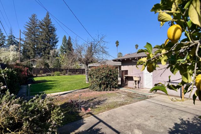 1765 W Barstow Avenue, Fresno, CA 93711