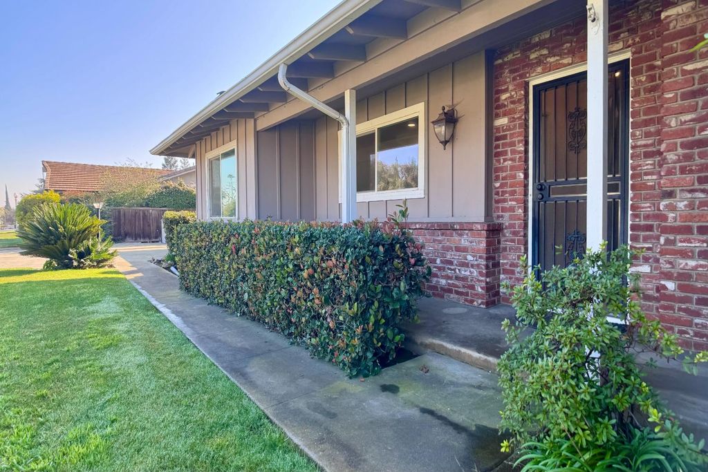 Image 10 of property listing at 1765 W Barstow Avenue, Fresno, CA 93711