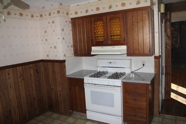 762 Suffield Street, Agawam, MA 01001