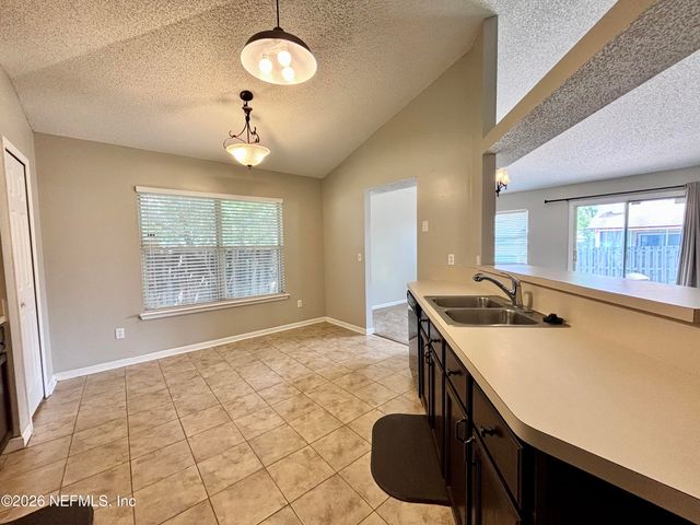 8467 CHARLESGATE Circle E, Jacksonville, FL 32244