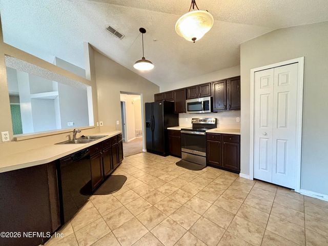 8467 CHARLESGATE Circle E, Jacksonville, FL 32244