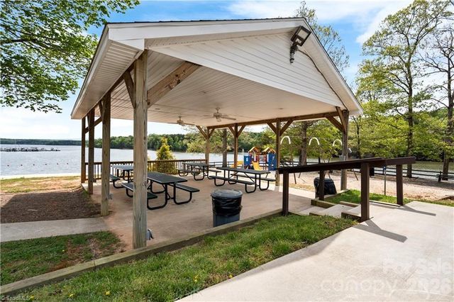 103 S Cardinal Avenue, New London, NC 28127