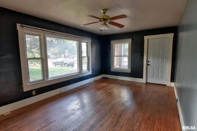 402 E ADAMS Street, Taylorville, IL 62568