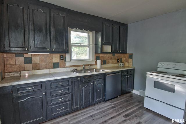 402 E ADAMS Street, Taylorville, IL 62568