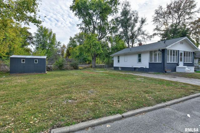 402 E ADAMS Street, Taylorville, IL 62568