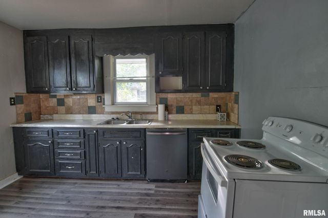 402 E ADAMS Street, Taylorville, IL 62568